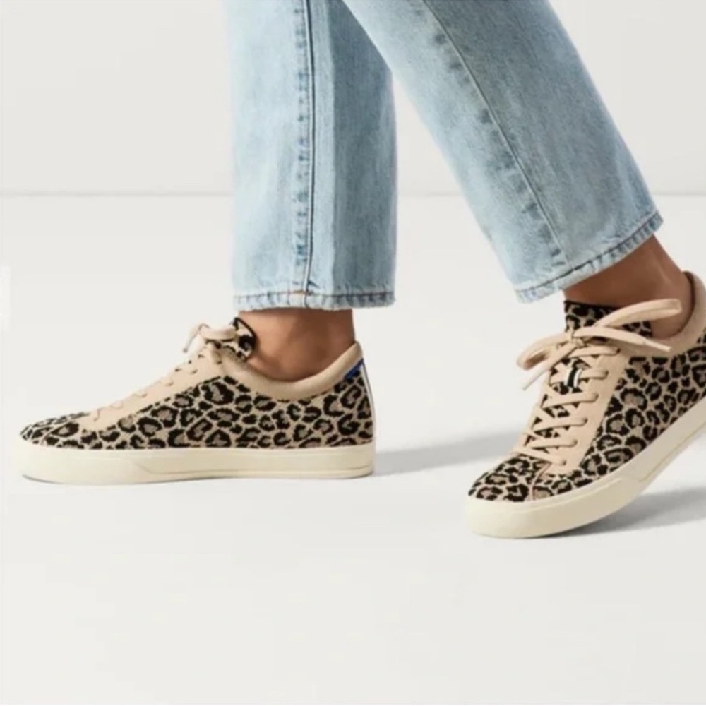 Rothy’s. Rothy’s lace up sneaker. Rothy’s size 8.5. Rothy’s little desert cat.